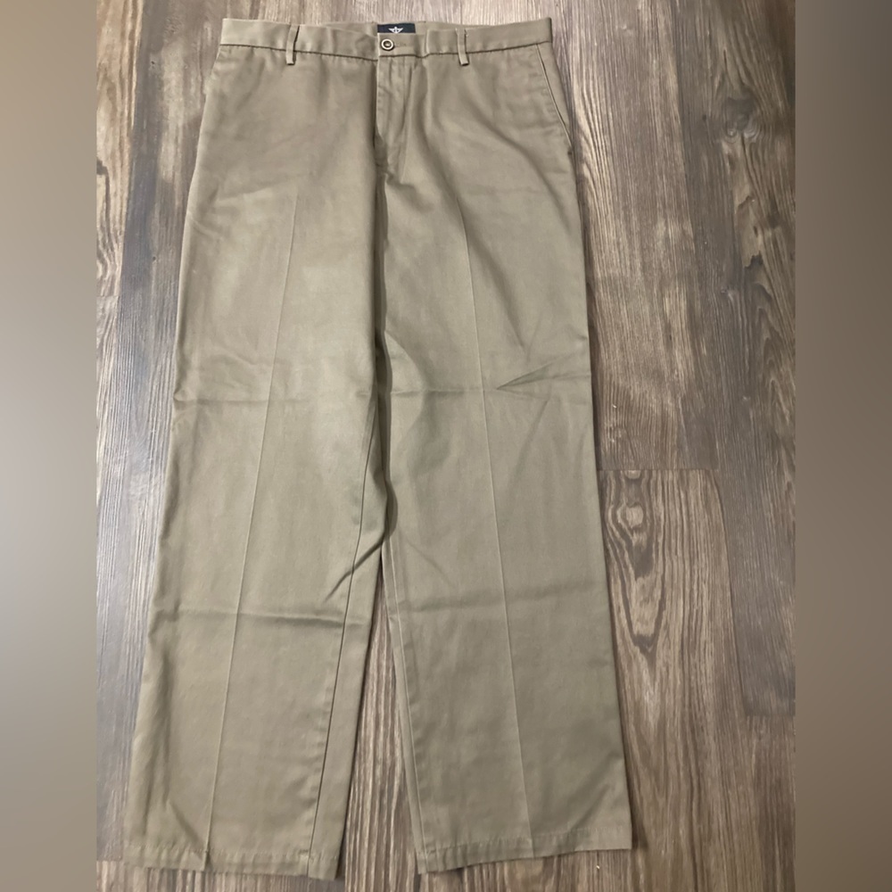 Dockers Classic Fit Men’s‎ Khaki Pants 36/32